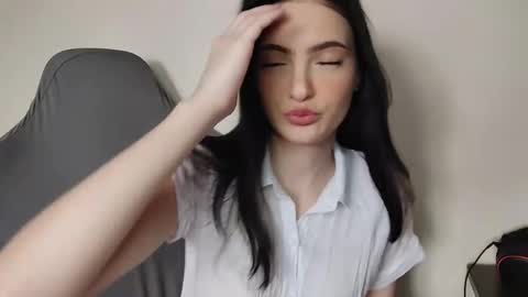 Veronika online show from 05-31-26, 01:07