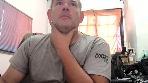 Snapshot of juanma_yahoo chatting on 11-09-25, 09:29 Juan Manuel online show from 11-09-25, 09:29