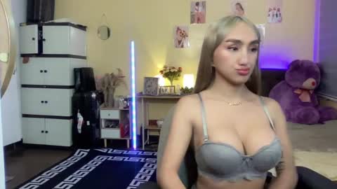 EloiseMoree online show from 12-14-24, 07:51