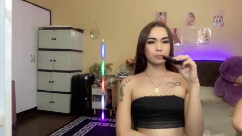 EloiseMoree online show from 01-06-25, 07:20