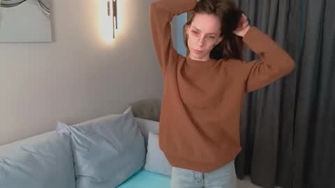 Snapshot of judithmiles chatting on 12-04-25, 07:17 Emma online show from 12-04-25, 07:17