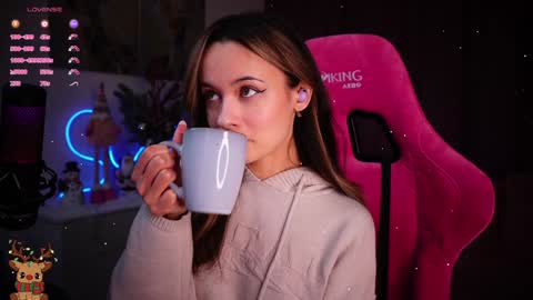 Snapshot of juicy___angel chatting on 12-16-24, 06:49 Angelina online show from 12-16-24, 06:49