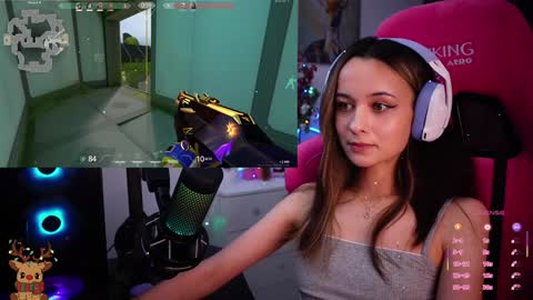 Snapshot of juicy___angel chatting on 02-05-25, 12:31 Angelina online show from 02-05-25, 12:31