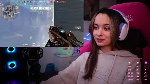 Snapshot of juicy___angel chatting on 02-14-25, 08:15 Angelina online show from 02-14-25, 08:15