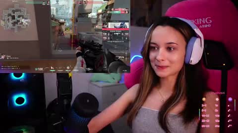 Snapshot of juicy___angel chatting on 02-25-25, 11:33 Angelina online show from 02-25-25, 11:33