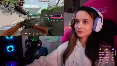 Snapshot of juicy___angel chatting on 03-11-25, 01:16 Angelina online show from 03-11-25, 01:16