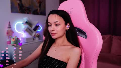 Snapshot of juicy___angel chatting on 09-23-25, 10:18 Angelina online show from 09-23-25, 10:18