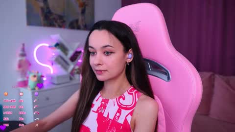 Snapshot of juicy___angel chatting on 10-10-25, 11:09 Angelina online show from 10-10-25, 11:09