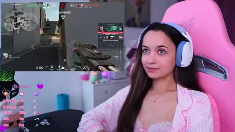 Snapshot of juicy___angel chatting on 10-17-25, 11:02 Angelina online show from 10-17-25, 11:02