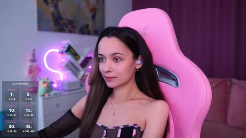 Snapshot of juicy___angel chatting on 10-22-25, 11:10 Angelina online show from 10-22-25, 11:10