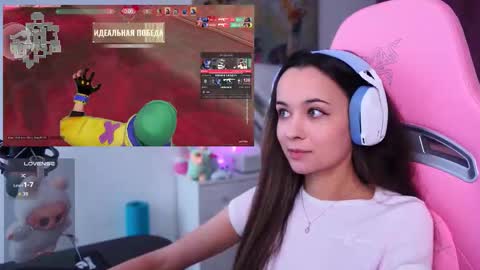 Snapshot of juicy___angel chatting on 10-28-25, 11:25 Angelina online show from 10-28-25, 11:25