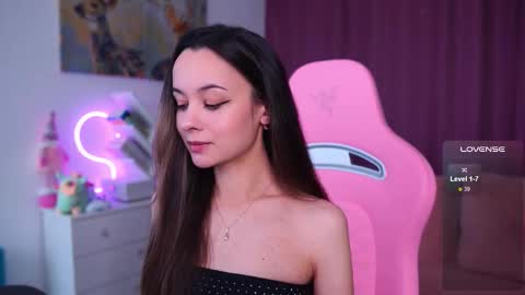 Snapshot of juicy___angel chatting on 10-30-25, 11:44 Angelina online show from 10-30-25, 11:44