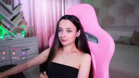 Snapshot of juicy___angel chatting on 06-28-26, 12:44 Angelina online show from 06-28-26, 12:44
