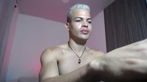 Snapshot of juicy_boy22 chatting on 12-23-25, 01:58 Miguel online show from 12-23-25, 01:58