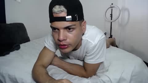 Snapshot of juicy_boy22 chatting on 01-05-26, 05:49 Miguel online show from 01-05-26, 05:49