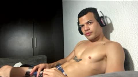 Snapshot of juicy_boy22 chatting on 02-13-26, 09:27 Miguel online show from 02-13-26, 09:27