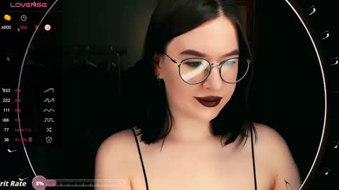 Snapshot of juicy_burrito chatting on 11-13-25, 10:19 Bella online show from 11-13-25, 10:19