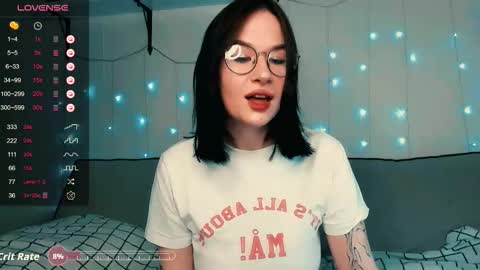 Snapshot of juicy_burrito chatting on 11-22-25, 11:48 Bella online show from 11-22-25, 11:48