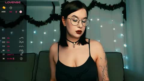 Snapshot of juicy_burrito chatting on 12-21-25, 03:57 Bella online show from 12-21-25, 03:57