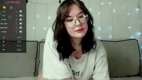 Snapshot of juicy_burrito chatting on 03-19-26, 04:55 Bella online show from 03-19-26, 04:55