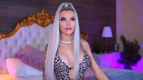 Snapshot of juicy_jessye chatting on 12-04-25, 08:50 Jessye online show from 12-04-25, 08:50