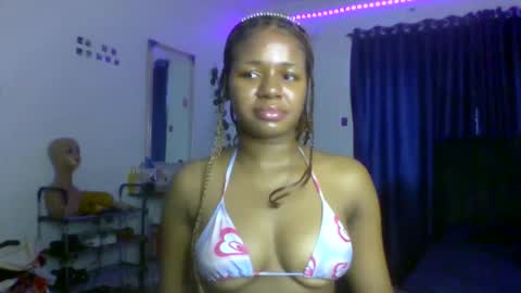 Snapshot of juicy_pussy1122 chatting on 10-06-25, 09:51 Emily online show from 10-06-25, 09:51