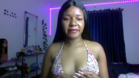 Snapshot of juicy_pussy1122 chatting on 11-05-25, 08:36 Emily online show from 11-05-25, 08:36