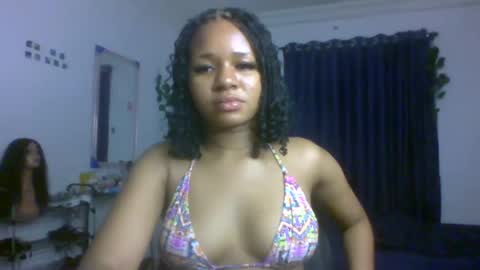 Snapshot of juicy_pussy1122 chatting on 11-26-25, 11:06 Emily online show from 11-26-25, 11:06