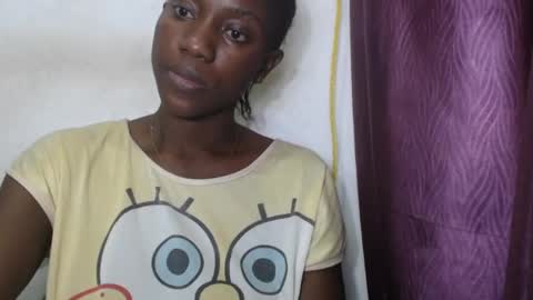 Snapshot of juicyberryx chatting on 06-27-26, 02:23 queen online show from 06-27-26, 02:23