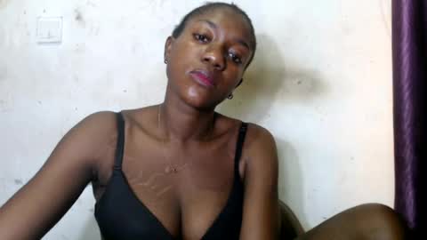 Snapshot of juicyberryx chatting on 07-15-26, 12:32 queen online show from 07-15-26, 12:32
