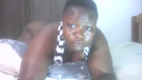 Snapshot of juicybooty_001 chatting on 01-17-25, 10:33 Sweetass online show from 01-17-25, 10:33