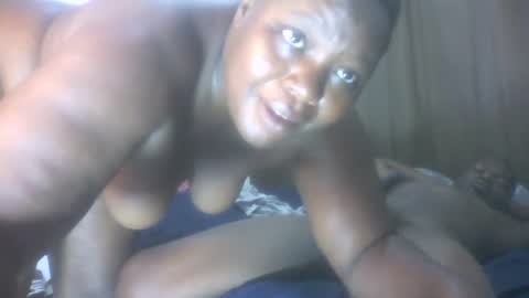 Snapshot of juicybooty_001 chatting on 01-24-25, 06:35 Sweetass online show from 01-24-25, 06:35