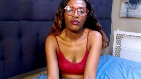 Snapshot of juicykayxxx chatting on 12-16-25, 03:44 Miss Kay online show from 12-16-25, 03:44