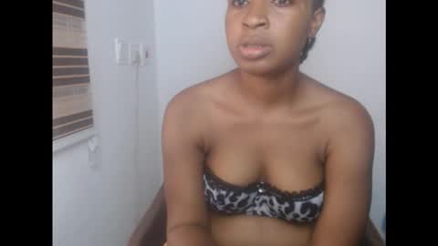 Snapshot of juicykinkx chatting on 10-10-25, 12:15 juicykinkx online show from 10-10-25, 12:15
