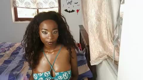 Snapshot of juicymeg chatting on 10-27-25, 06:17 juicymeg online show from 10-27-25, 06:17