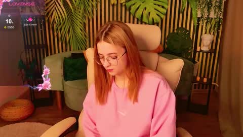 Snapshot of juicypussyclub chatting on 11-30-25, 08:18 Ameli Stella Vi Evie Jessica online show from 11-30-25, 08:18