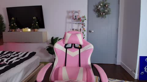 Snapshot of juicyshow chatting on 12-03-25, 12:40 Hiya Im your sweet Lia online show from 12-03-25, 12:40