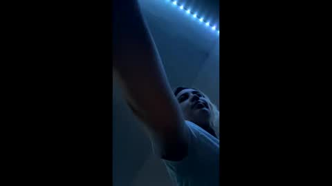 Snapshot of juicyyxx3 chatting on 09-25-25, 08:51 Juiccy online show from 09-25-25, 08:51