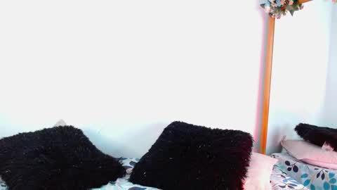 Jules and Gia online show from 12-29-24, 03:24