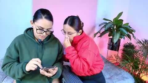 Jules and Gia online show from 12-05-25, 07:10