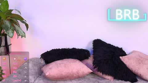 Jules and Gia online show from 04-19-26, 04:39