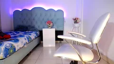 Snapshot of jules_silver02 chatting on 12-18-25, 08:59 Jules online show from 12-18-25, 08:59