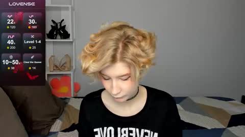 Snapshot of julescrown chatting on 09-29-25, 01:00 Jules online show from 09-29-25, 01:00