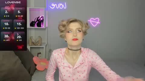 Snapshot of julescrown chatting on 10-10-25, 12:42 Jules online show from 10-10-25, 12:42