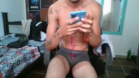 Snapshot of julfigo chatting on 12-22-24, 12:05 Julfigo online show from 12-22-24, 12:05