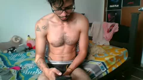 Snapshot of julfigo chatting on 12-28-24, 01:28 Julfigo online show from 12-28-24, 01:28