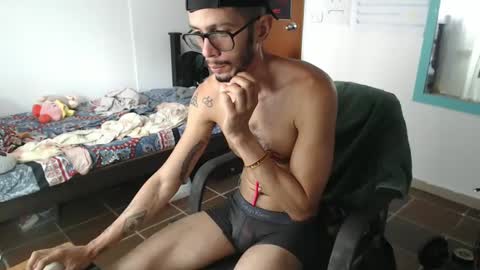 Snapshot of julfigo chatting on 01-16-25, 04:28 Julfigo online show from 01-16-25, 04:28