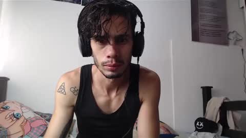 Snapshot of julfigo chatting on 02-14-25, 02:44 Julfigo online show from 02-14-25, 02:44