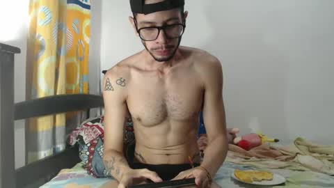 Snapshot of julfigo chatting on 02-25-25, 12:34 Julfigo online show from 02-25-25, 12:34