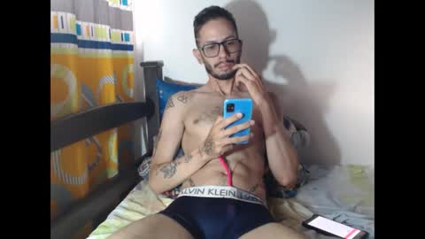 Snapshot of julfigo chatting on 10-19-25, 11:11 Julfigo online show from 10-19-25, 11:11